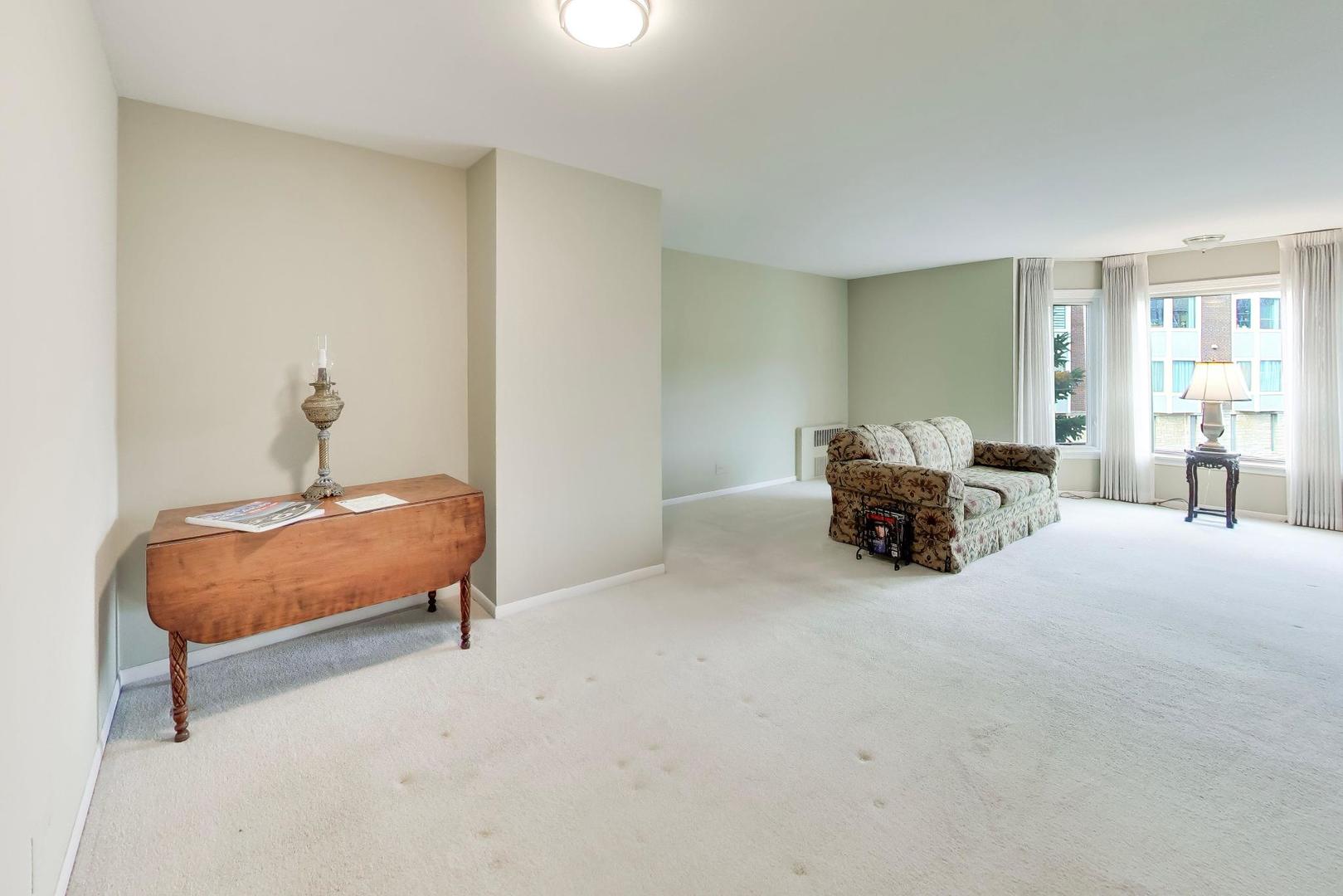 400 Ascot Drive #1M, Park Ridge, IL 60068