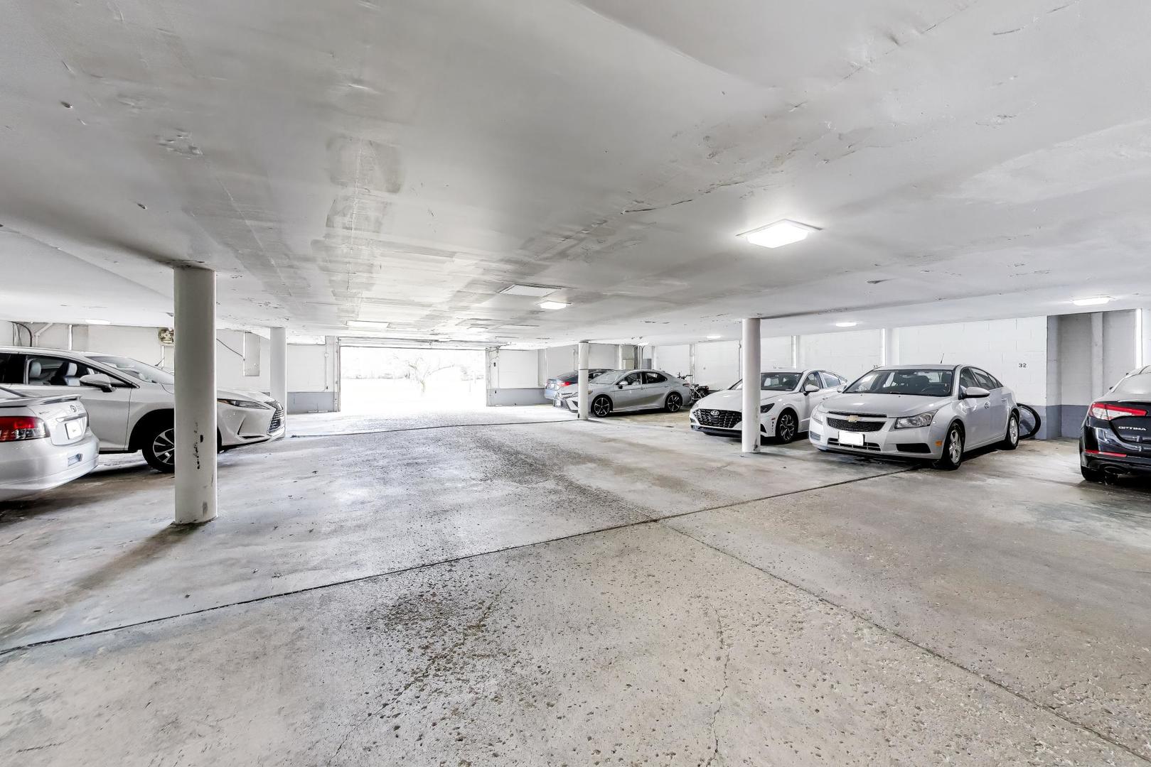 400 Ascot Drive #1M, Park Ridge, IL 60068