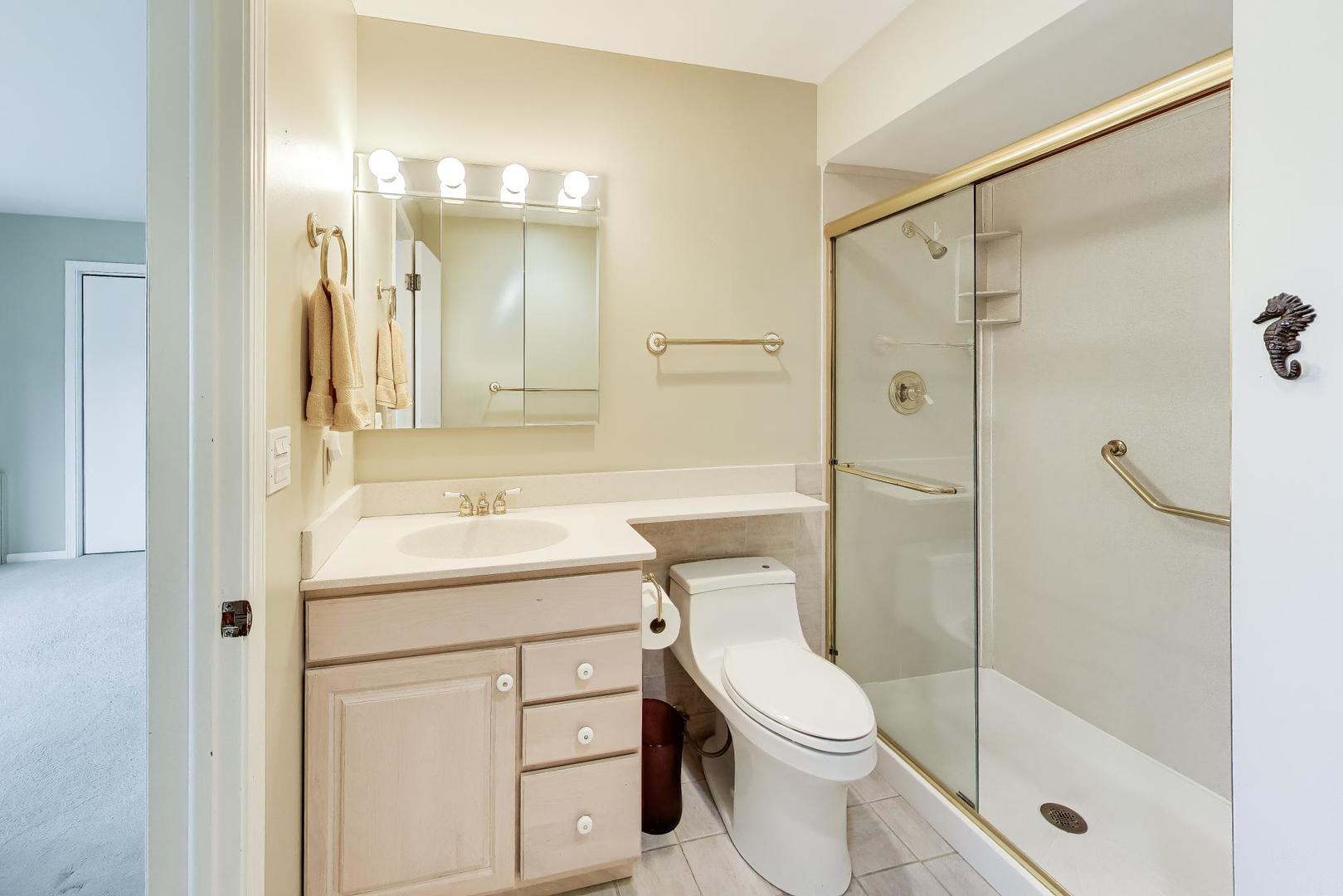 400 Ascot Drive #1M, Park Ridge, IL 60068