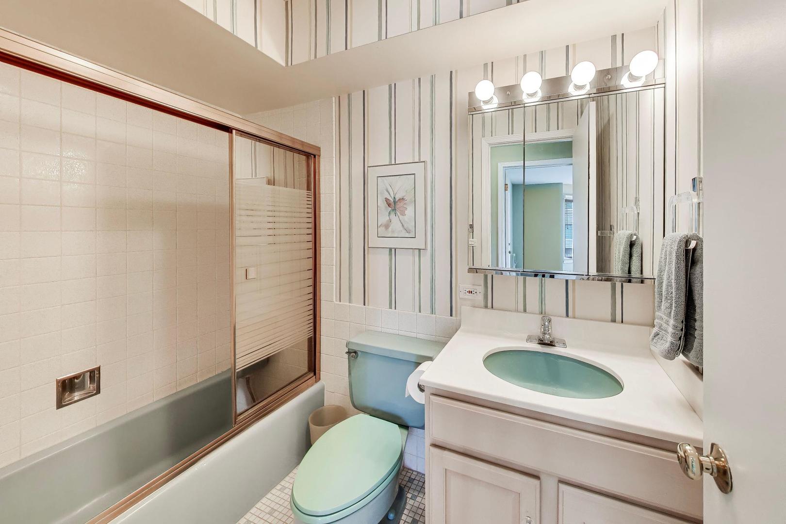 400 Ascot Drive #1M, Park Ridge, IL 60068