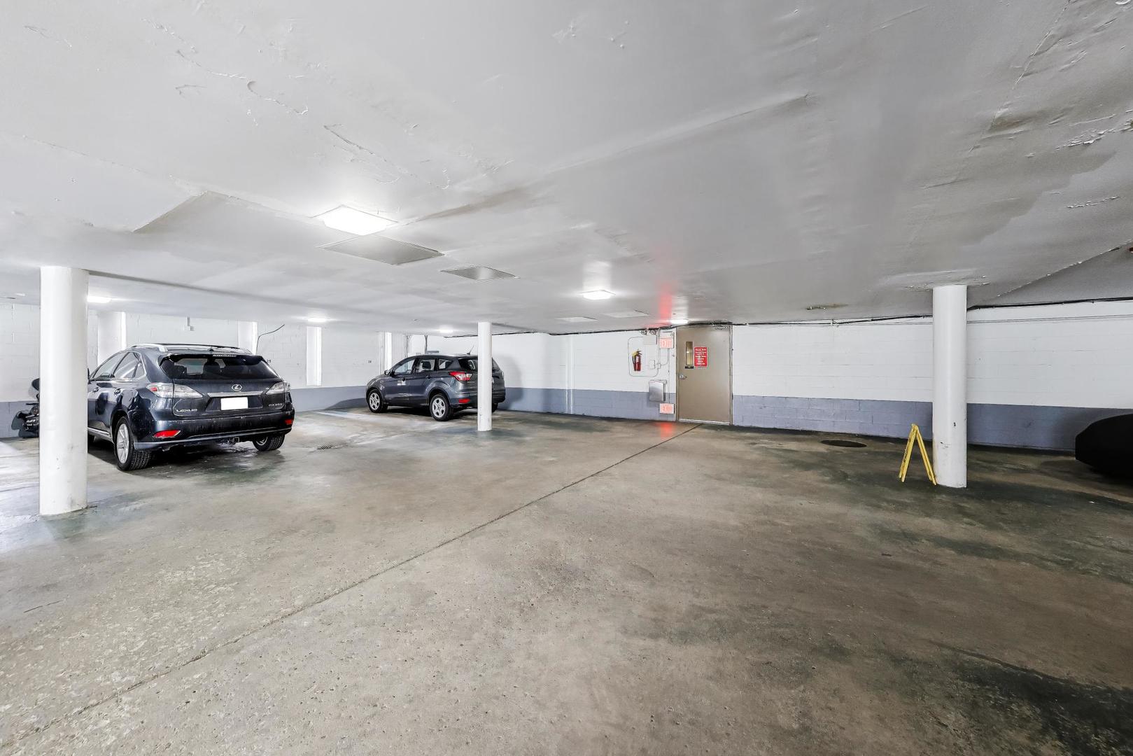 400 Ascot Drive #1M, Park Ridge, IL 60068