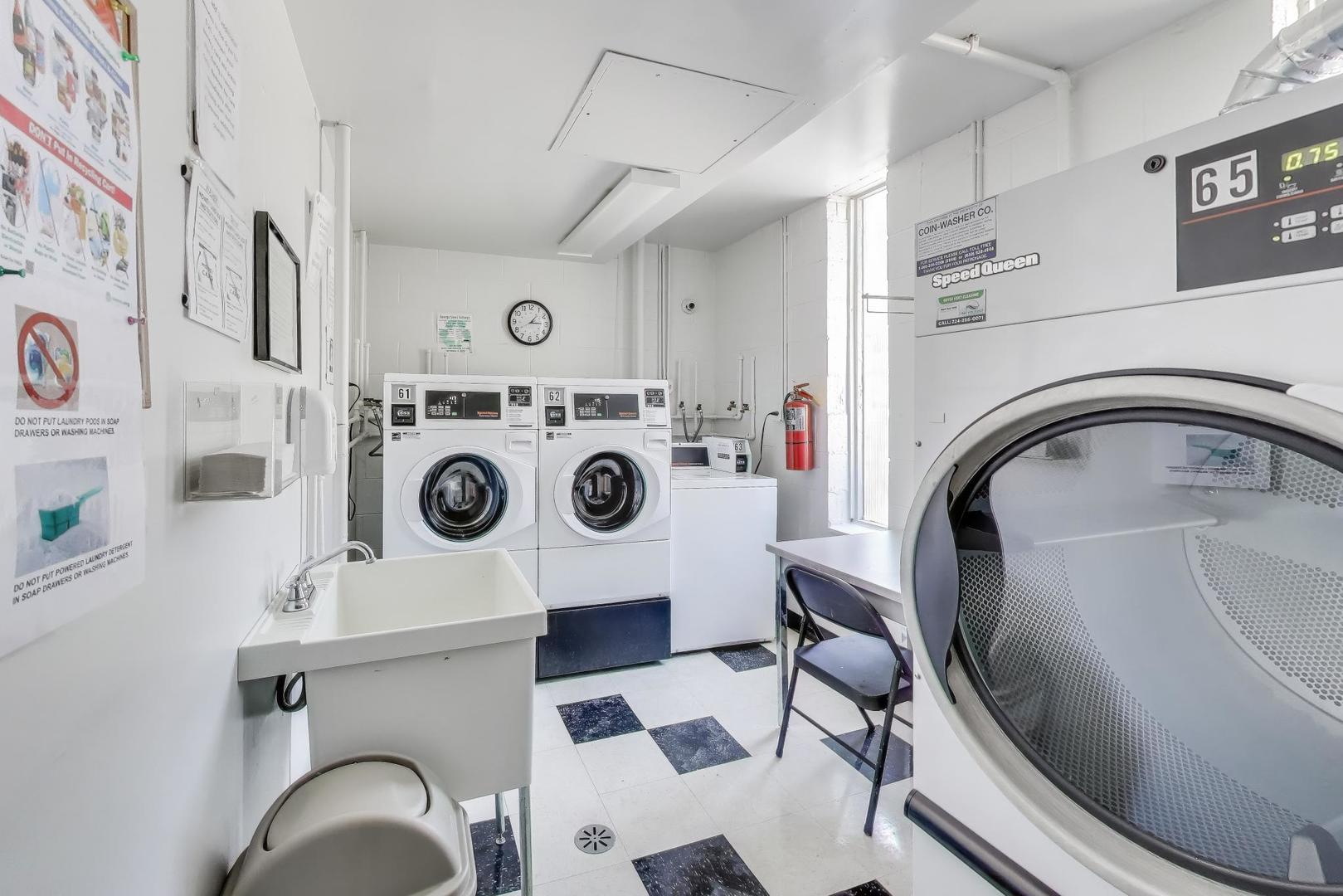 400 Ascot Drive #1M, Park Ridge, IL 60068