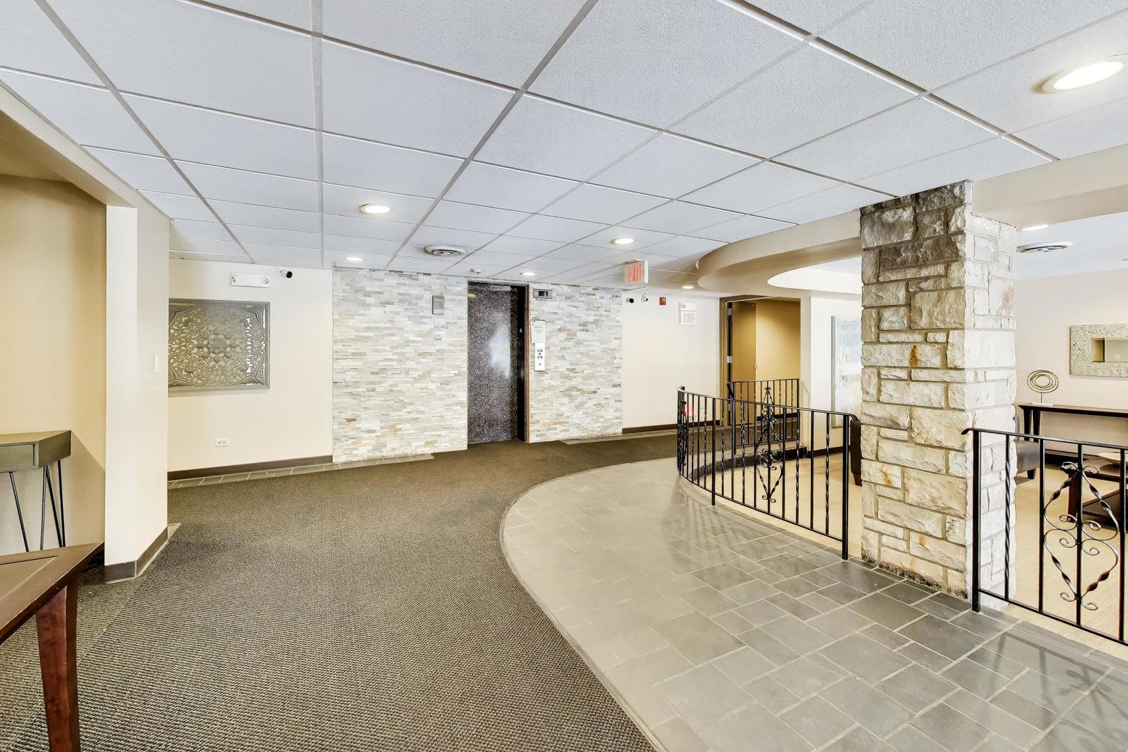 400 Ascot Drive #1M, Park Ridge, IL 60068