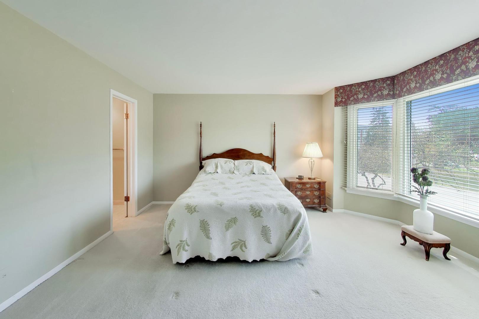 400 Ascot Drive #1M, Park Ridge, IL 60068