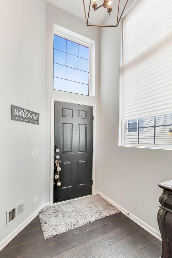 2325 Georgetown Circle, Aurora, IL 60503