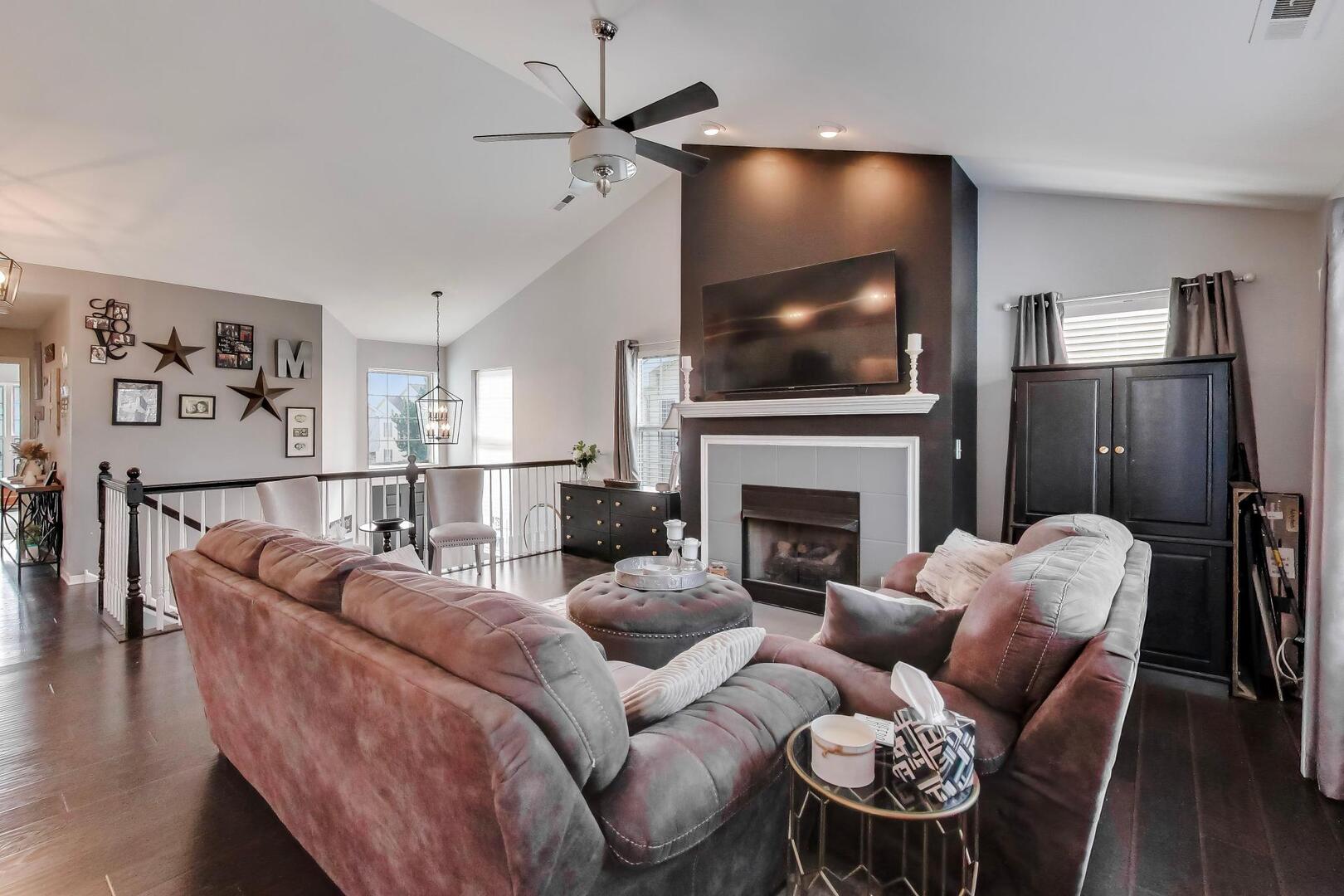 2325 Georgetown Circle, Aurora, IL 60503