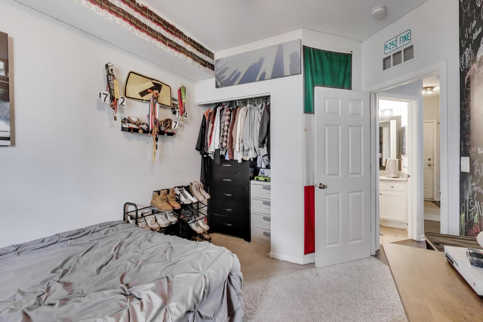 2325 Georgetown Circle, Aurora, IL 60503