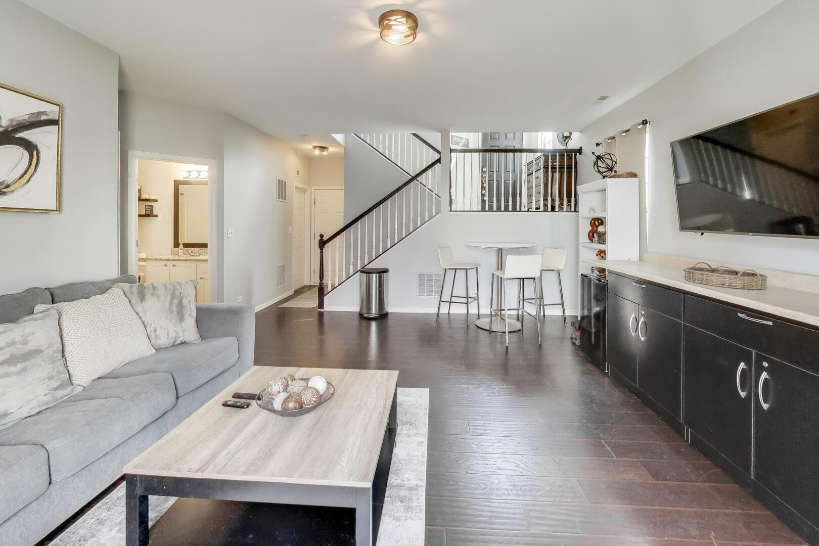 2325 Georgetown Circle, Aurora, IL 60503