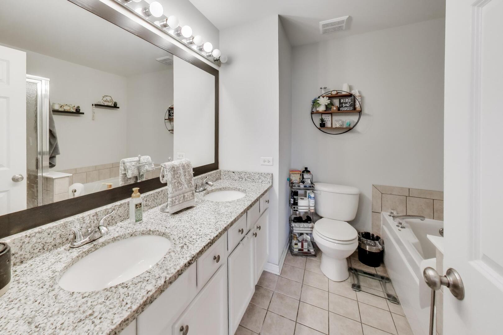 2325 Georgetown Circle, Aurora, IL 60503