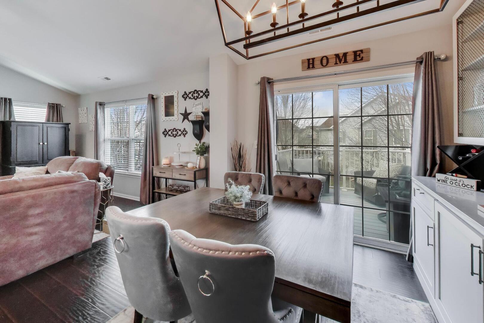 2325 Georgetown Circle, Aurora, IL 60503