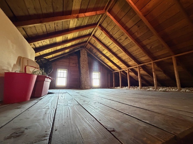 915 E Emery Road, Maroa, IL 61756