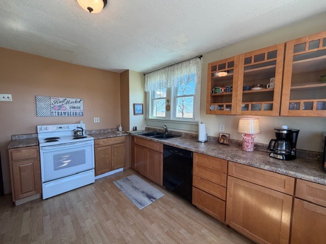 915 E Emery Road, Maroa, IL 61756