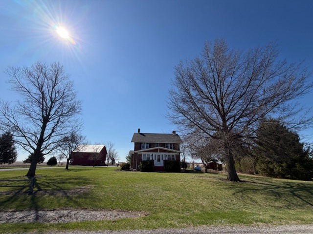 915 E Emery Road, Maroa, IL 61756