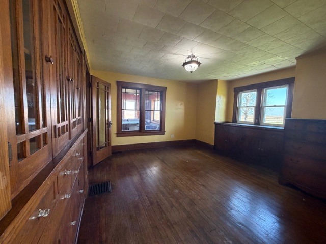 915 E Emery Road, Maroa, IL 61756