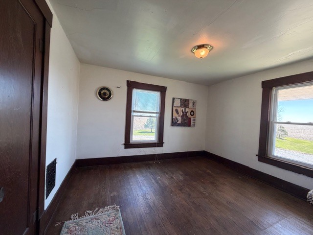 915 E Emery Road, Maroa, IL 61756