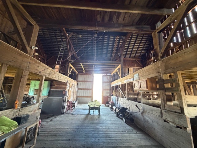 915 E Emery Road, Maroa, IL 61756