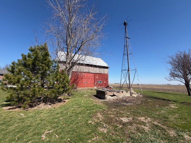 915 E Emery Road, Maroa, IL 61756