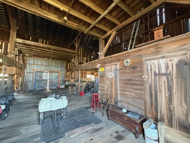 915 E Emery Road, Maroa, IL 61756