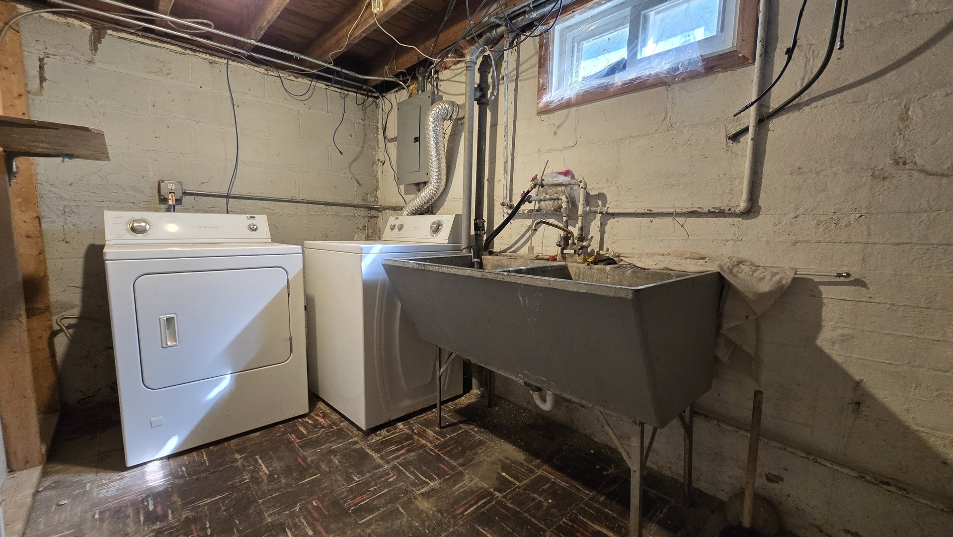 417 S Lewis Avenue, Waukegan, IL 60085