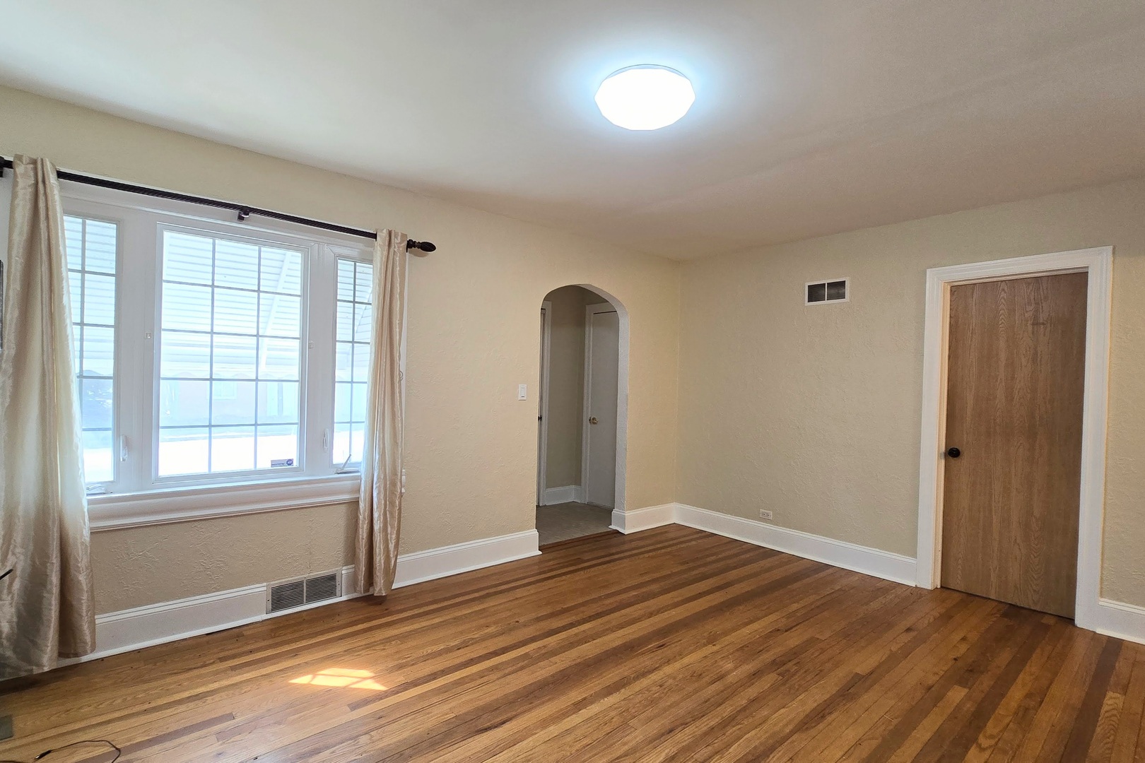 417 S Lewis Avenue, Waukegan, IL 60085