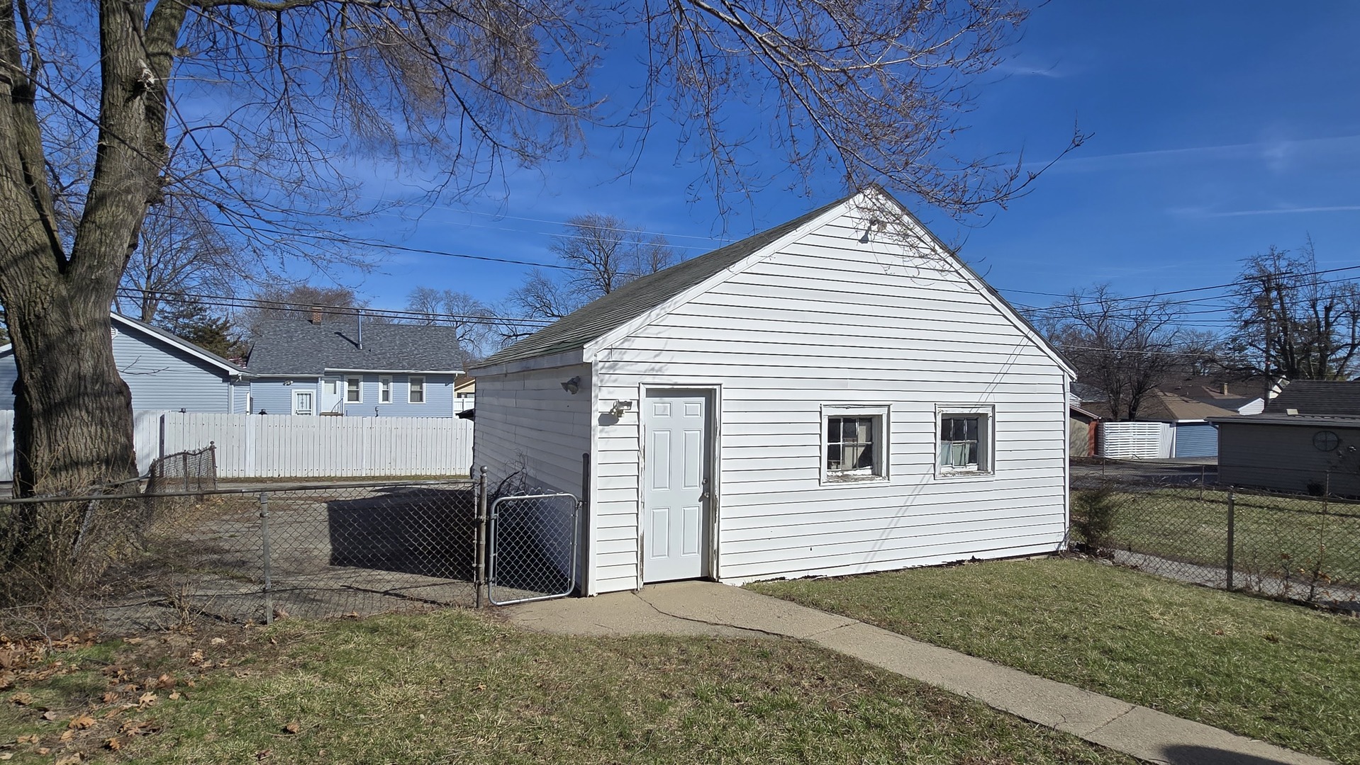 417 S Lewis Avenue, Waukegan, IL 60085