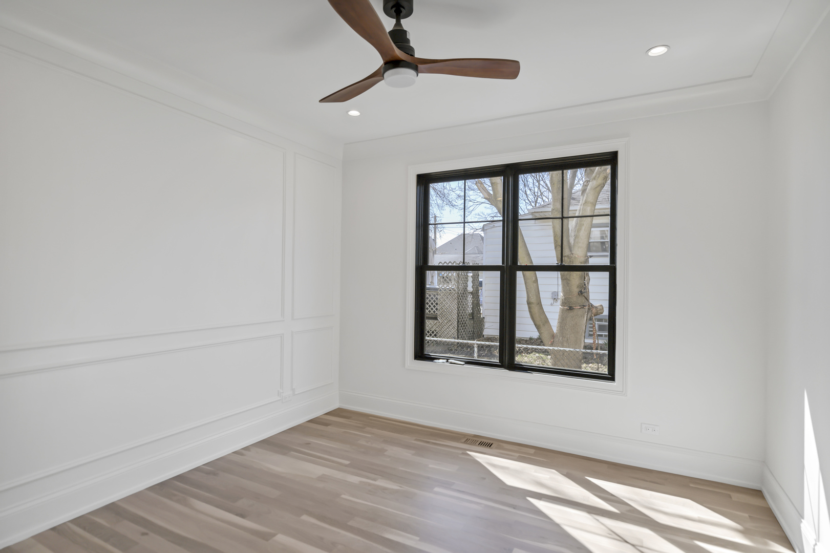 170 W Armitage Avenue, Elmhurst, IL 60126