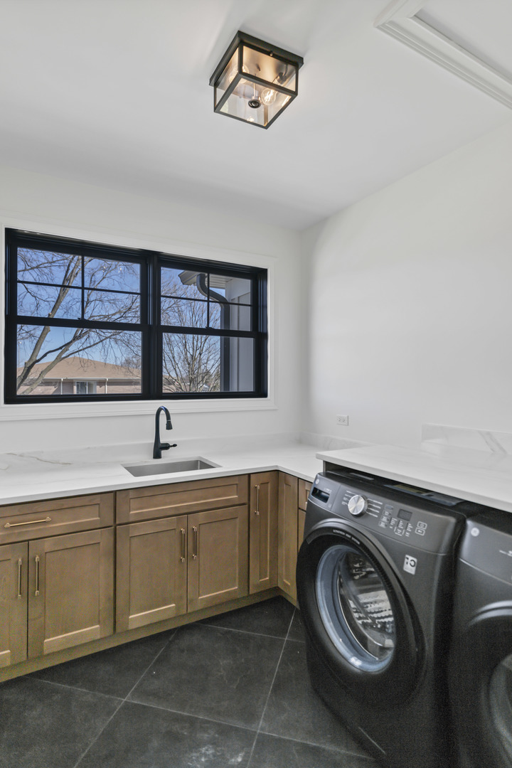 170 W Armitage Avenue, Elmhurst, IL 60126