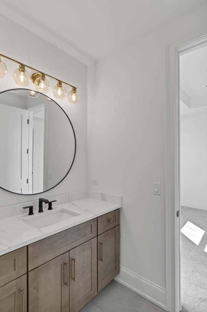 170 W Armitage Avenue, Elmhurst, IL 60126