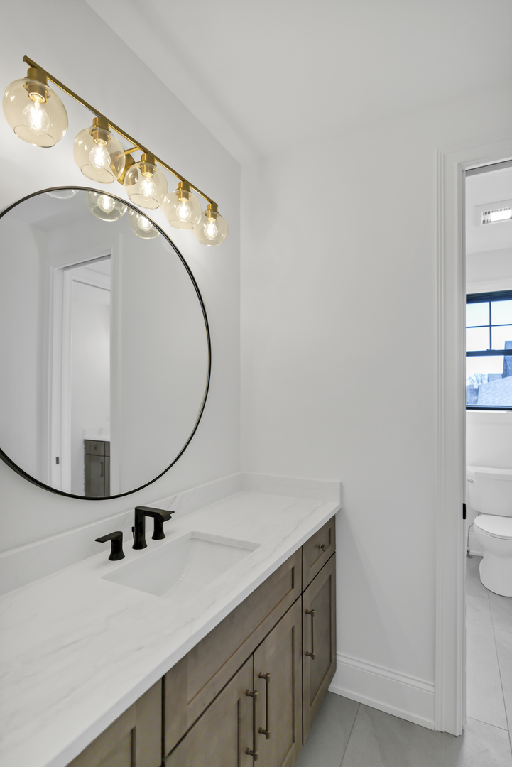 170 W Armitage Avenue, Elmhurst, IL 60126