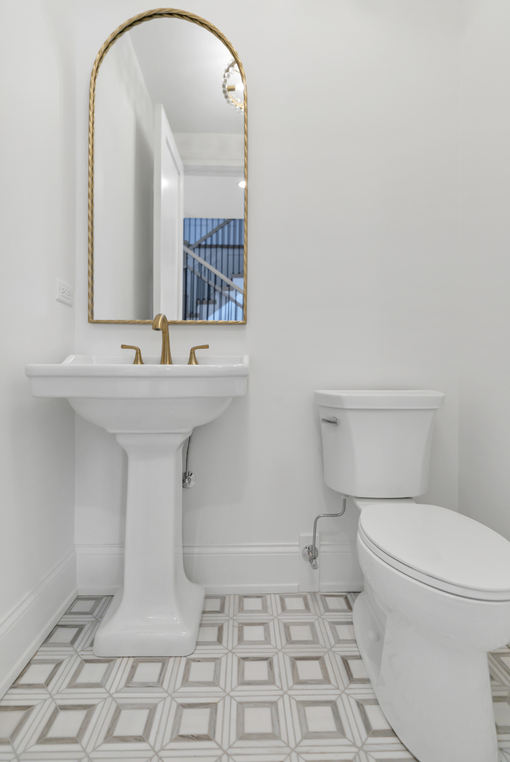 170 W Armitage Avenue, Elmhurst, IL 60126