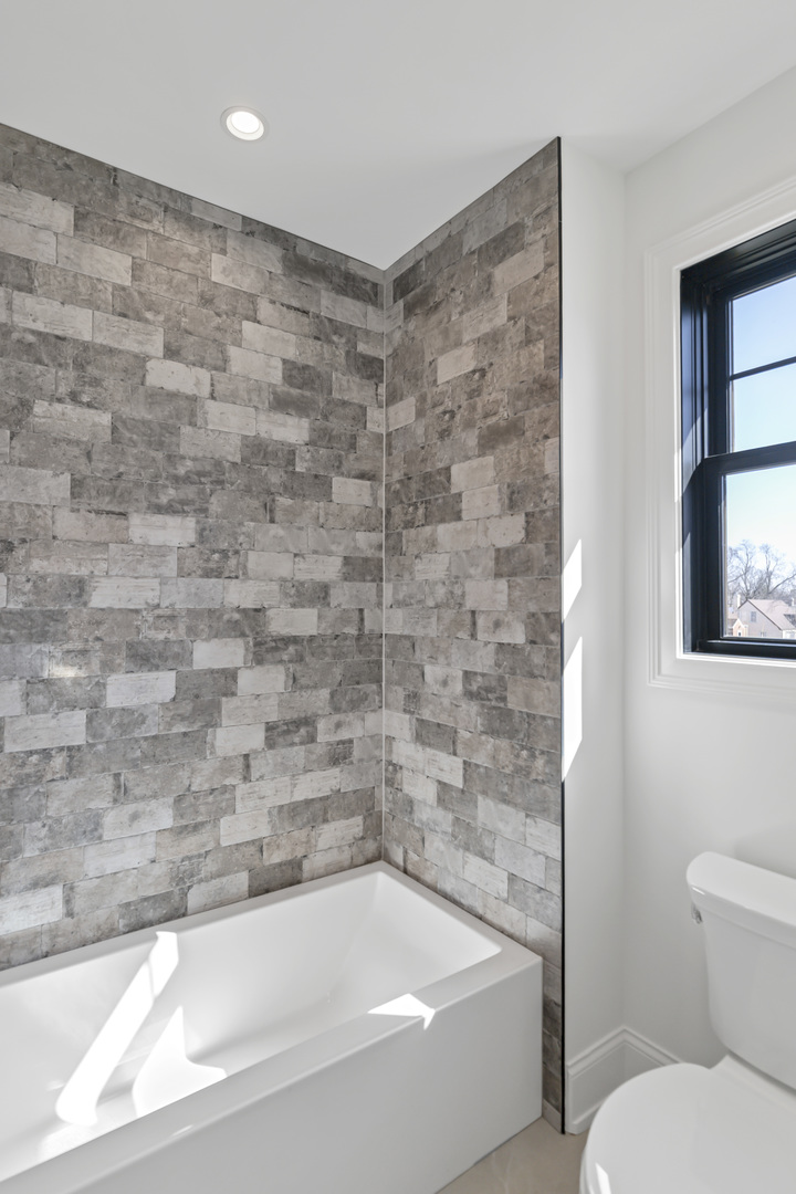 170 W Armitage Avenue, Elmhurst, IL 60126