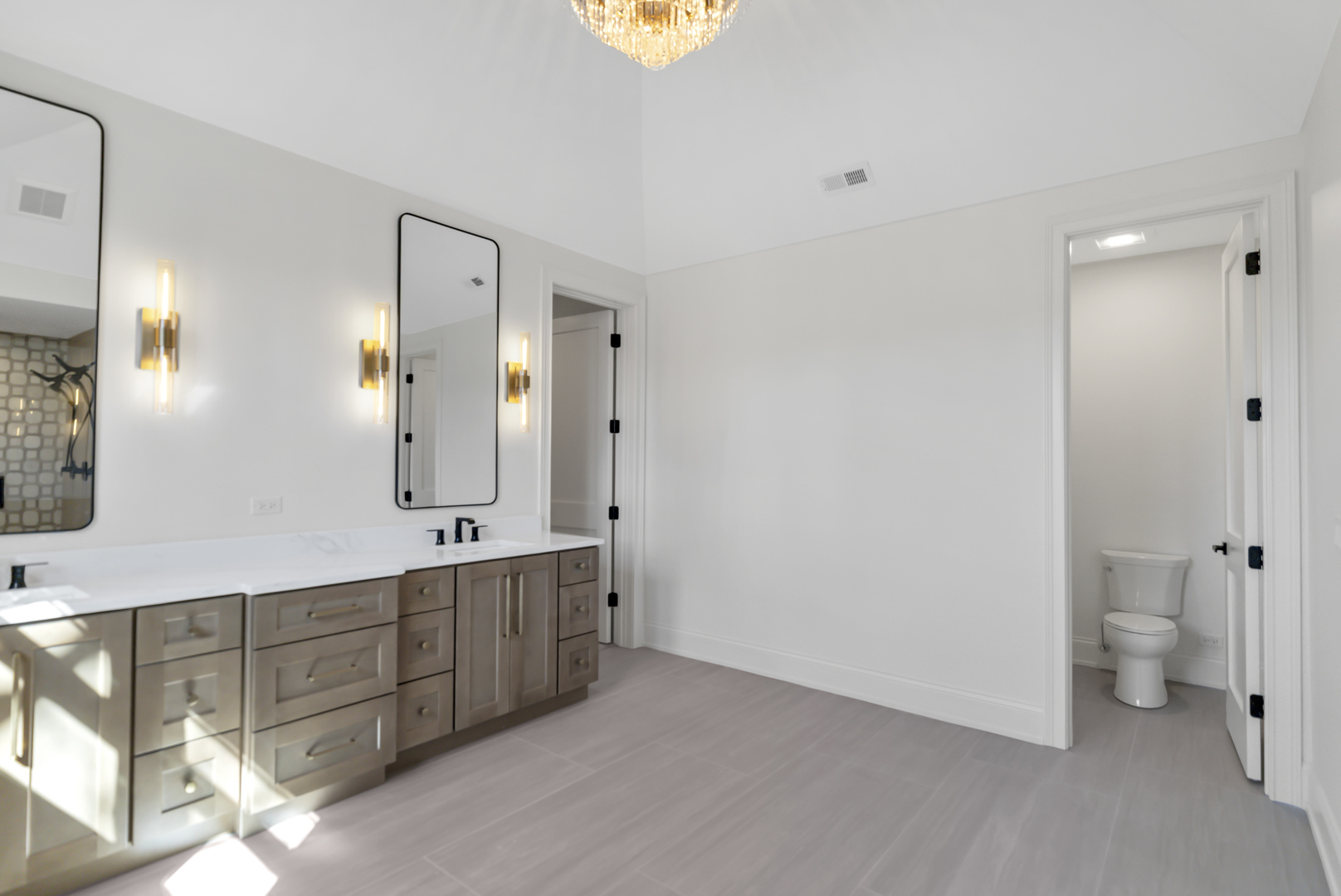 170 W Armitage Avenue, Elmhurst, IL 60126