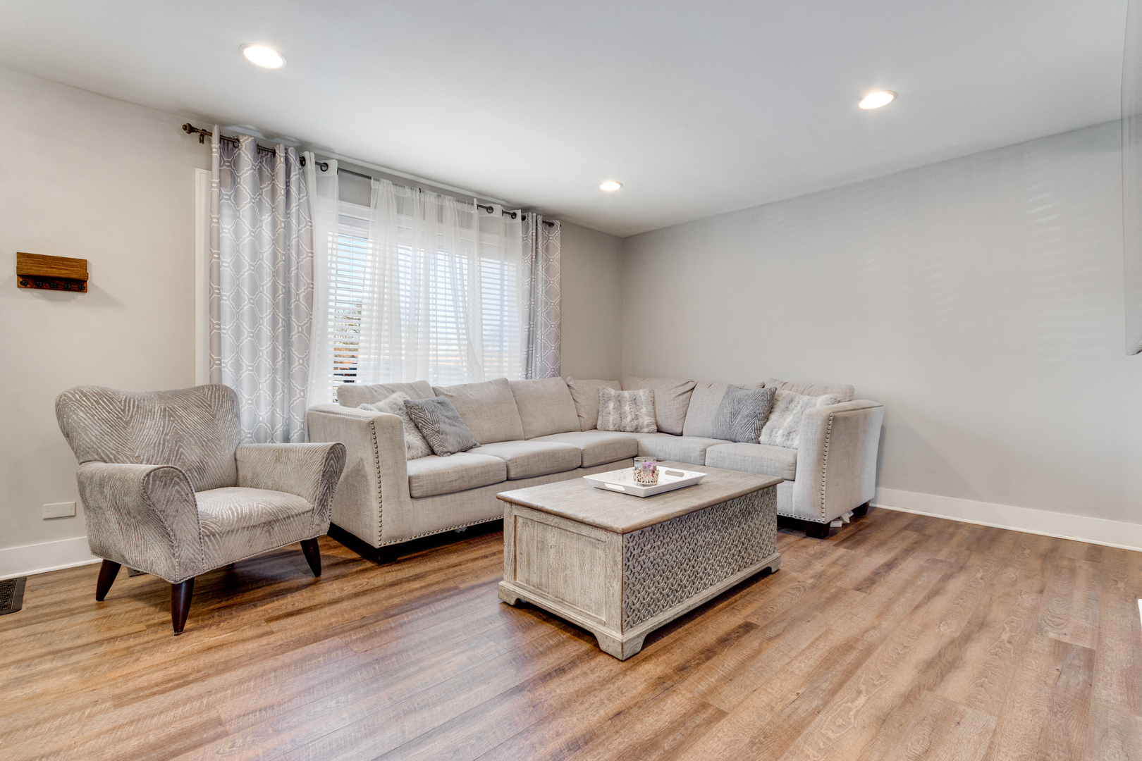 1240 N Boxwood Drive, Mount Prospect, IL 60056