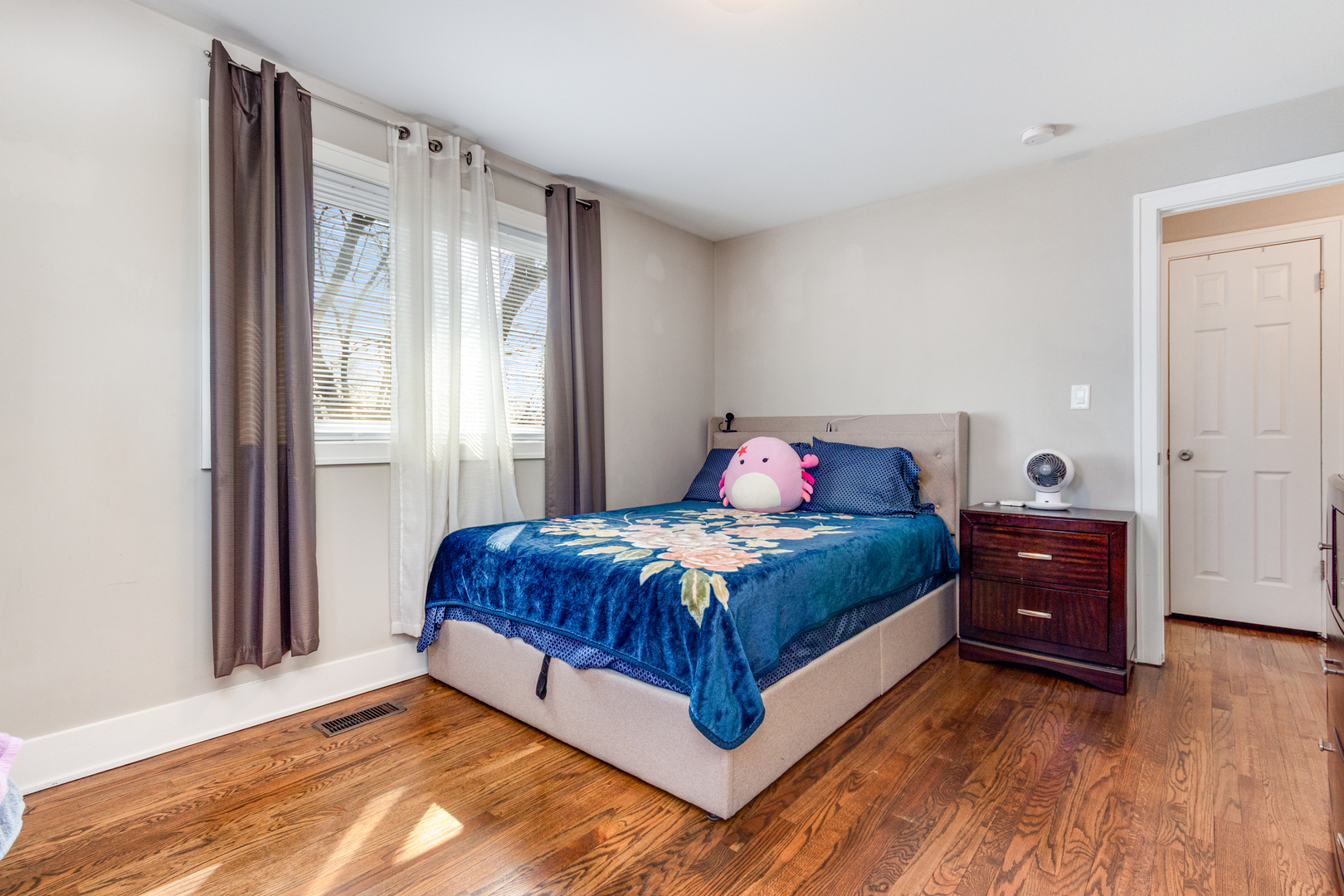 1240 N Boxwood Drive, Mount Prospect, IL 60056