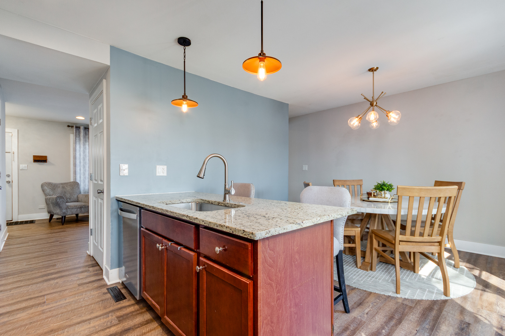 1240 N Boxwood Drive, Mount Prospect, IL 60056