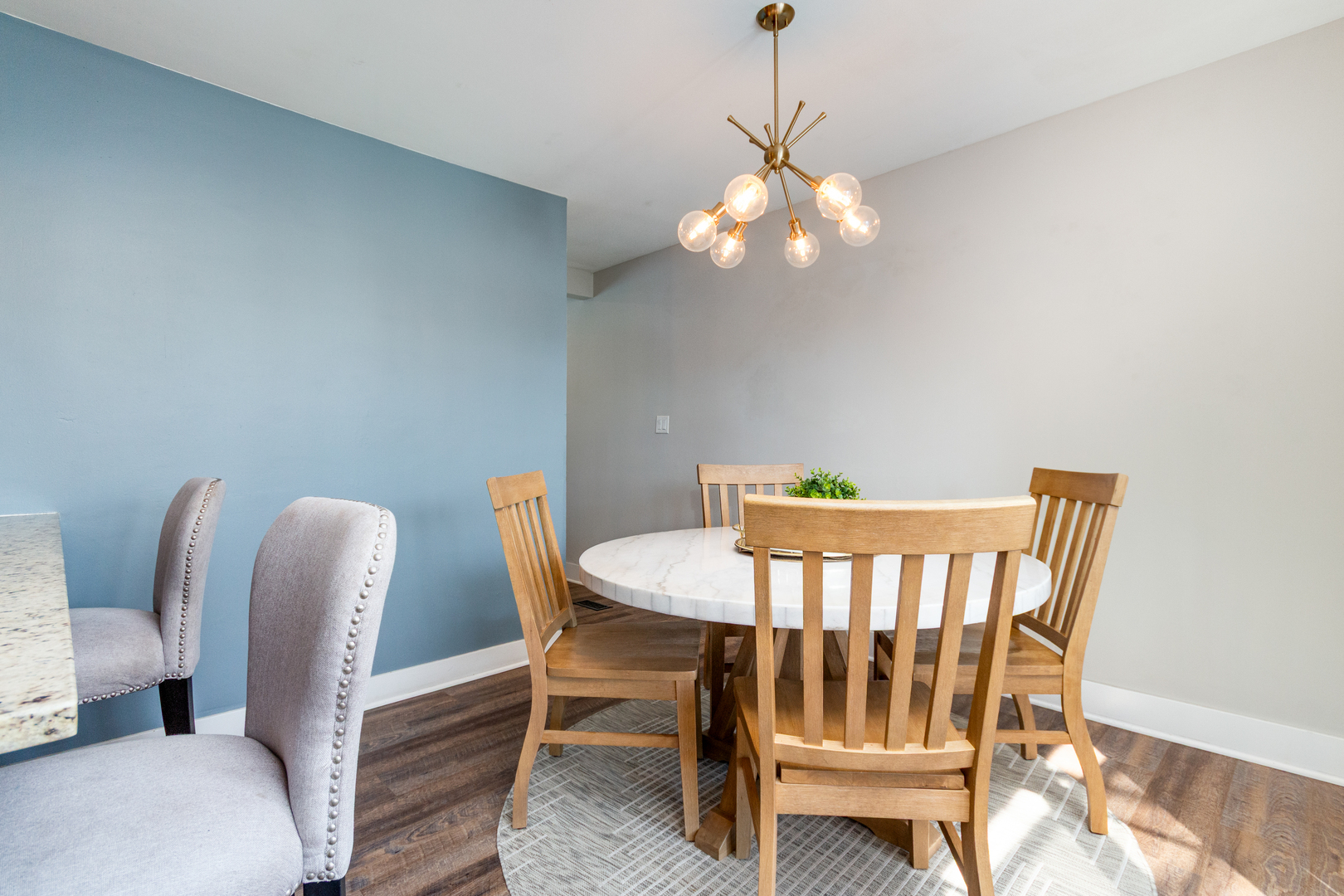 1240 N Boxwood Drive, Mount Prospect, IL 60056