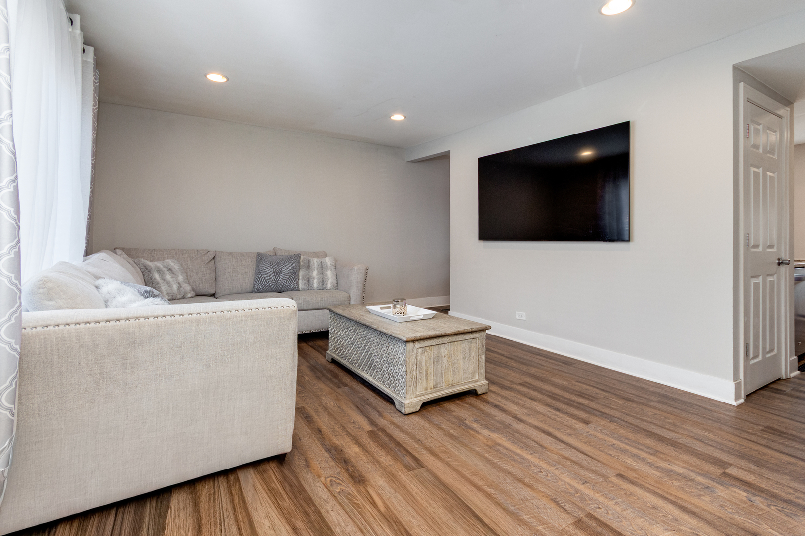 1240 N Boxwood Drive, Mount Prospect, IL 60056