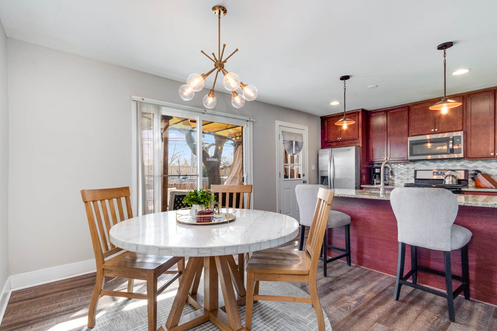 1240 N Boxwood Drive, Mount Prospect, IL 60056