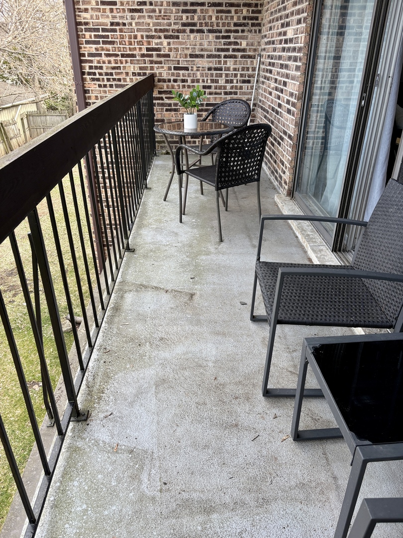 5806A Wolf Road #4, Western Springs, IL 60558