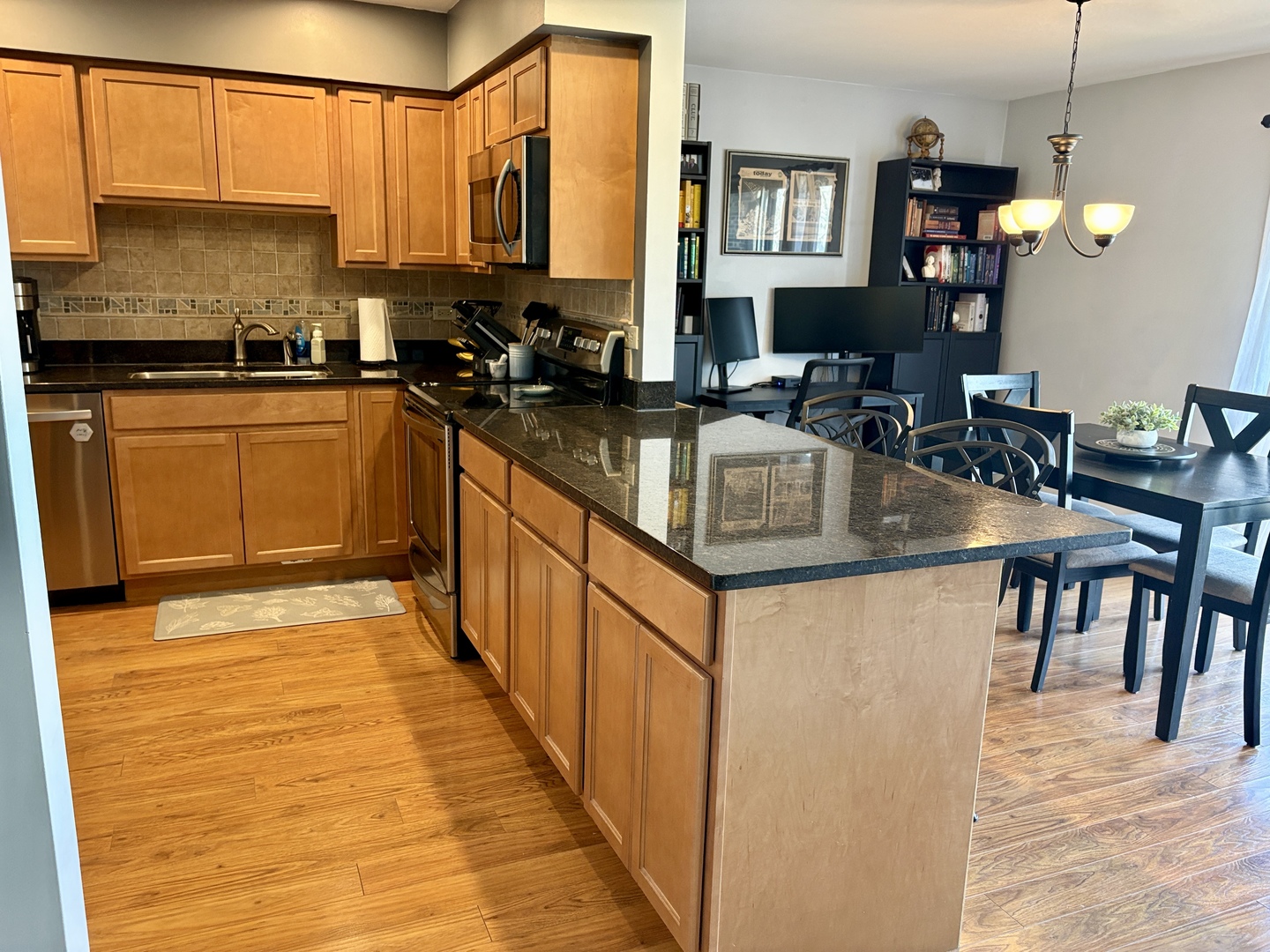 5806A Wolf Road #4, Western Springs, IL 60558