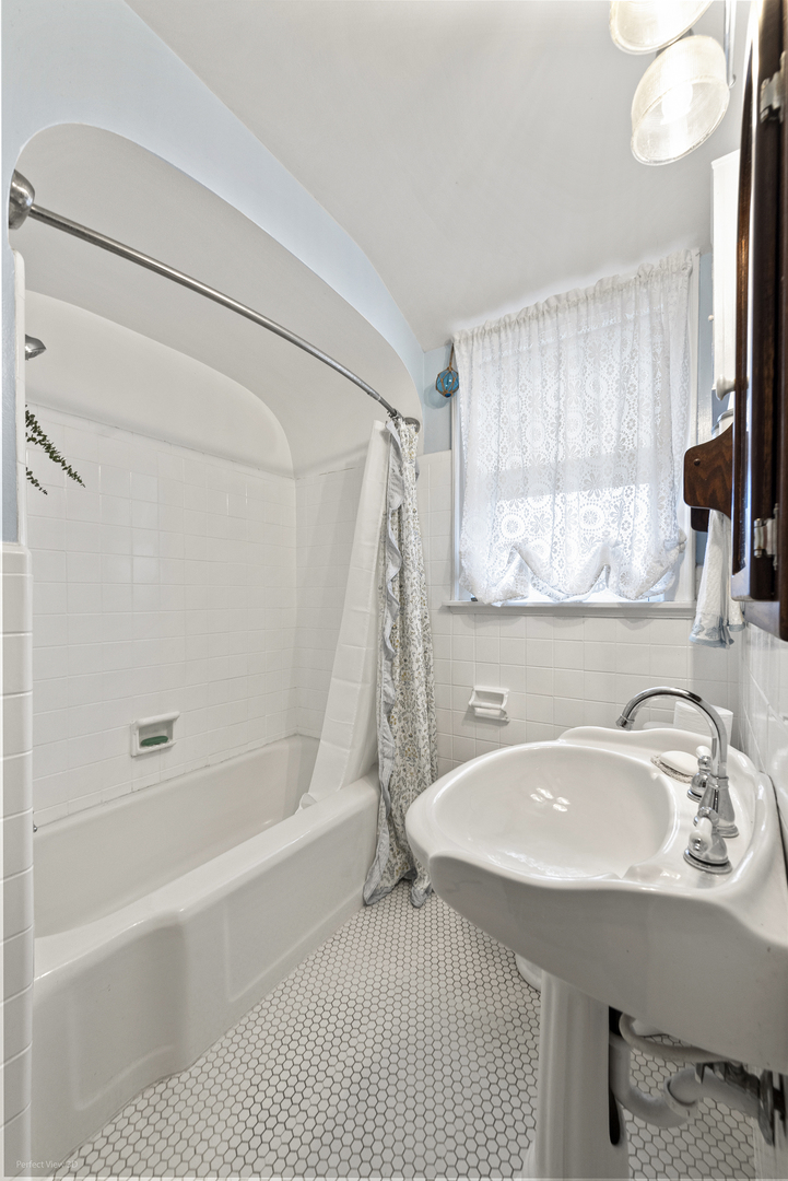 105 N Lincoln Avenue, Park Ridge, IL 60068