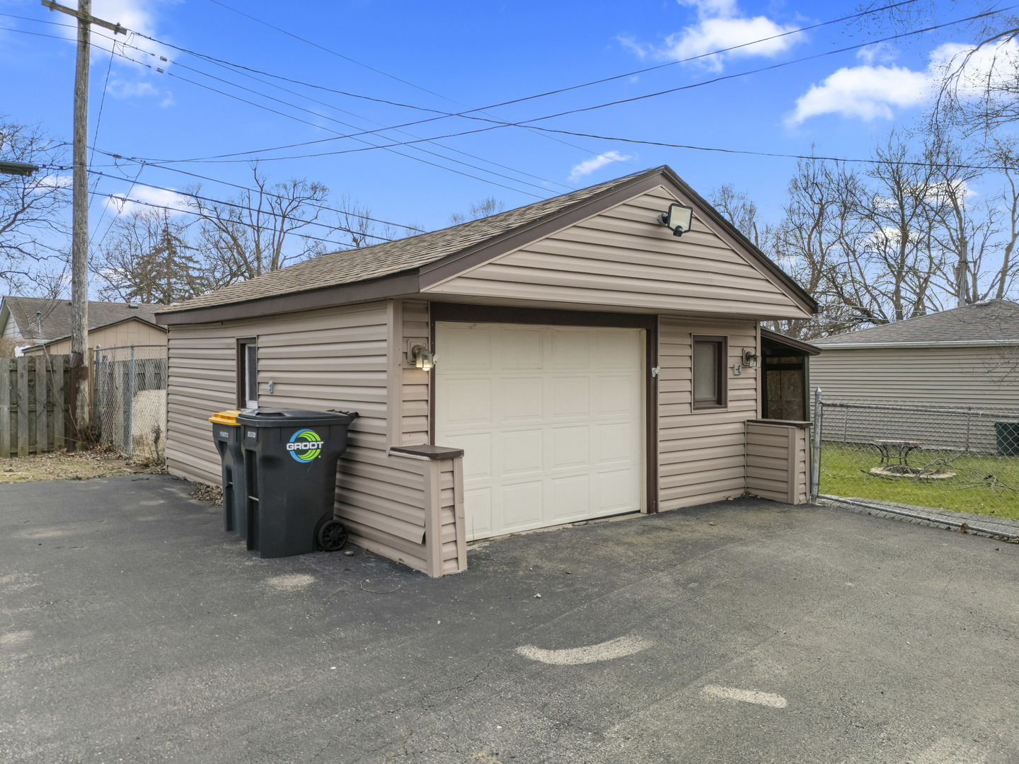 25 Mccabe Drive, Streamwood, IL 60107