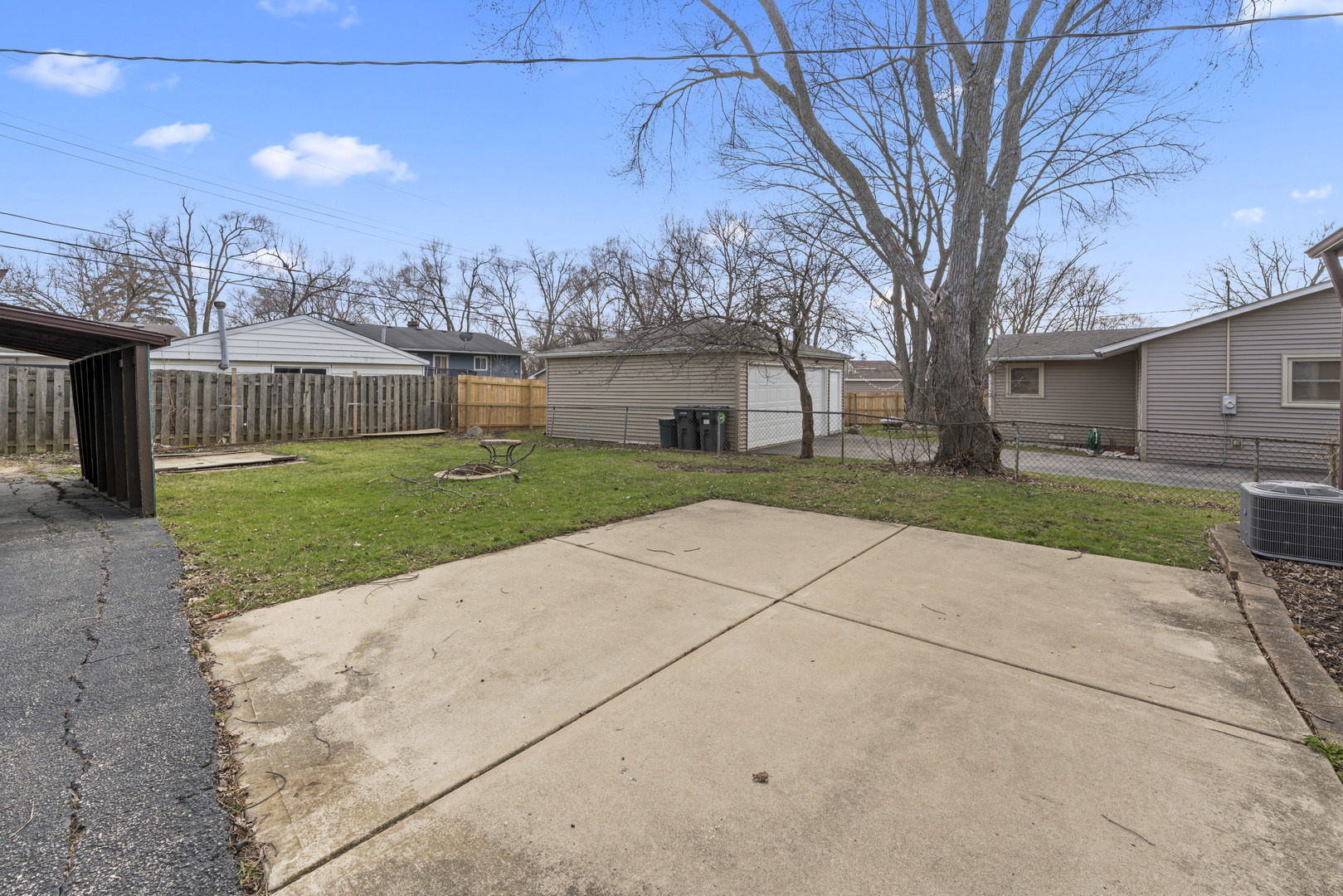 25 Mccabe Drive, Streamwood, IL 60107