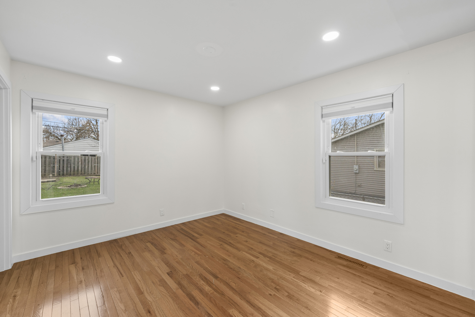 25 Mccabe Drive, Streamwood, IL 60107