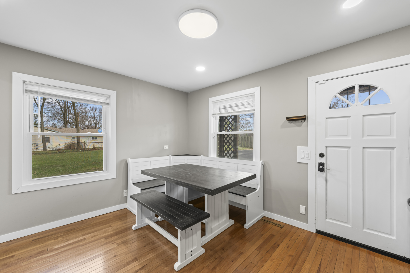 25 Mccabe Drive, Streamwood, IL 60107