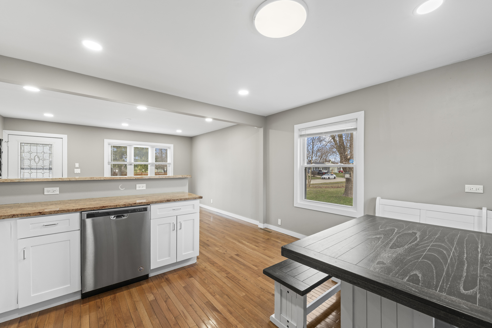 25 Mccabe Drive, Streamwood, IL 60107