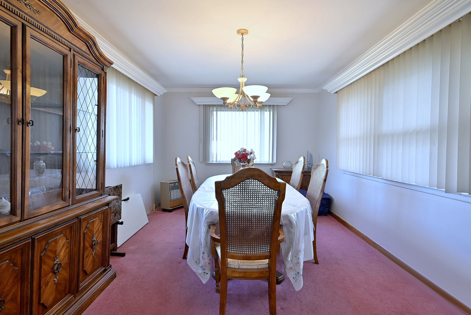 357 N PIONEER Drive, Addison, IL 60101