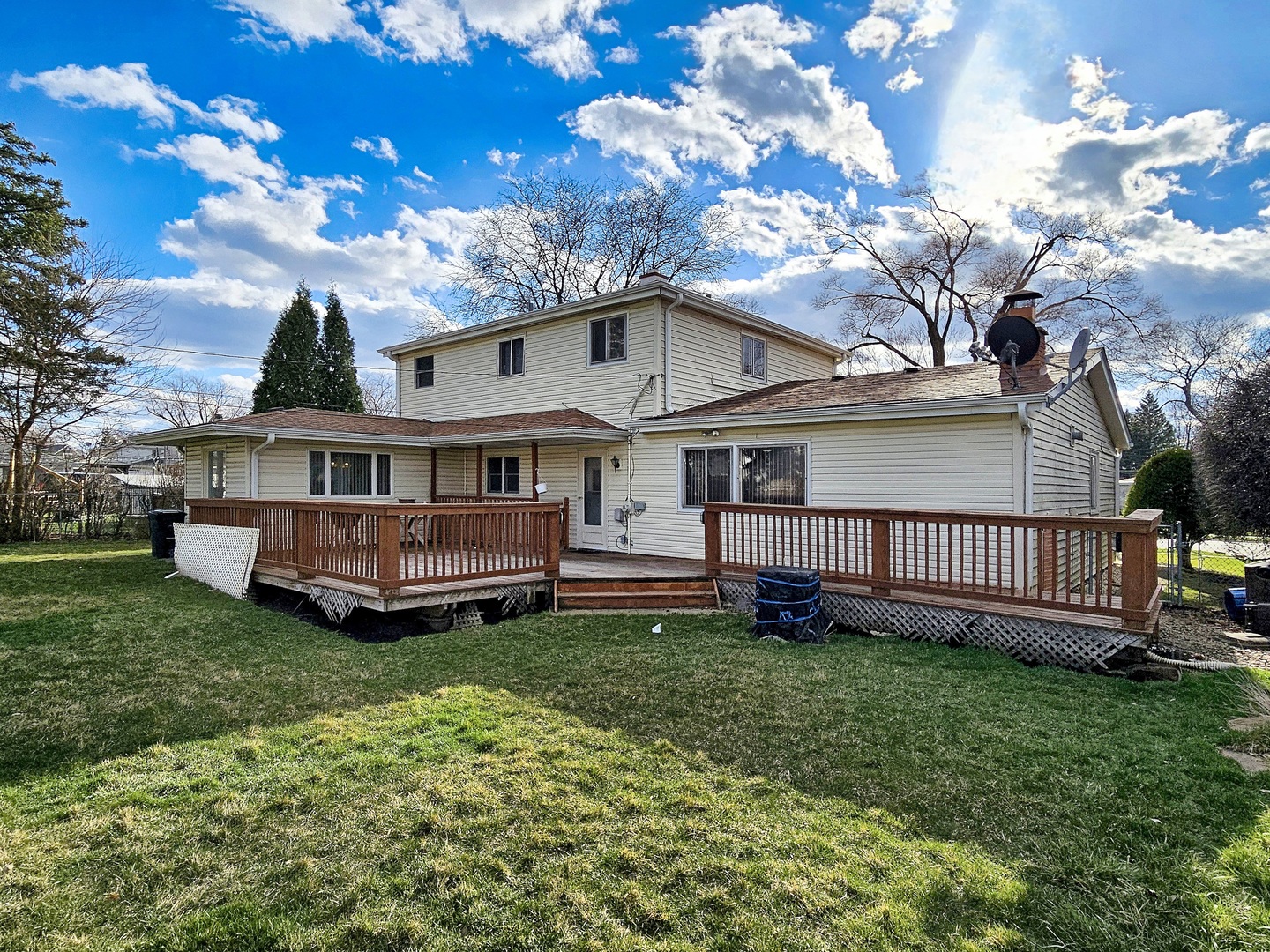 357 N PIONEER Drive, Addison, IL 60101