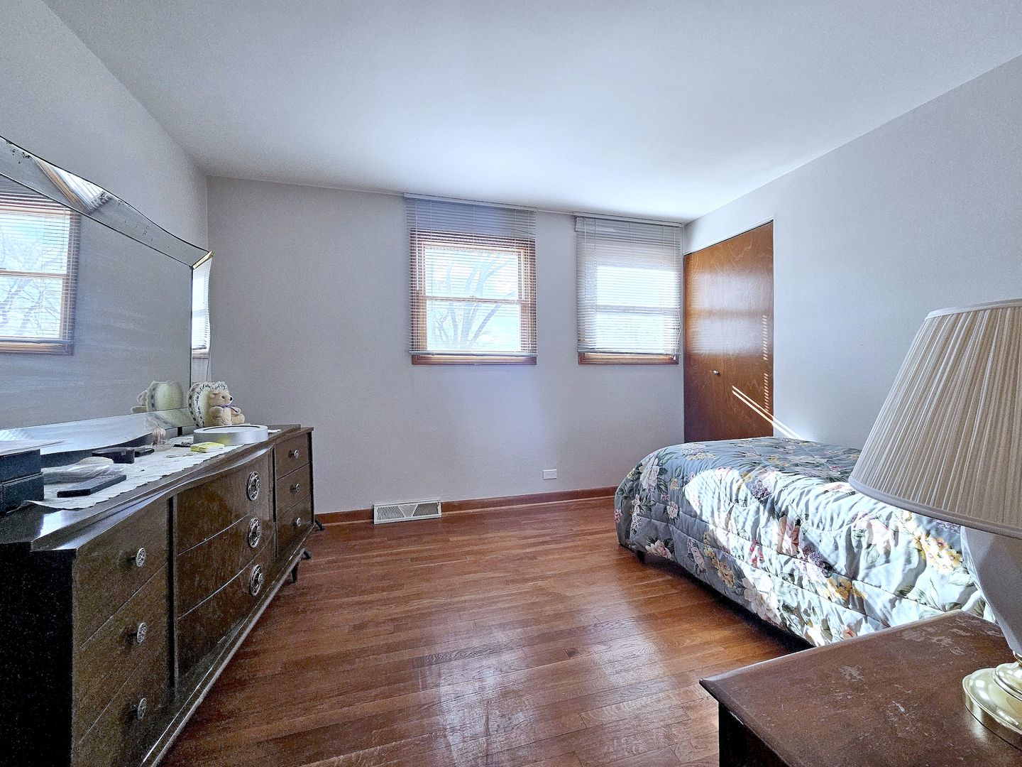 357 N PIONEER Drive, Addison, IL 60101