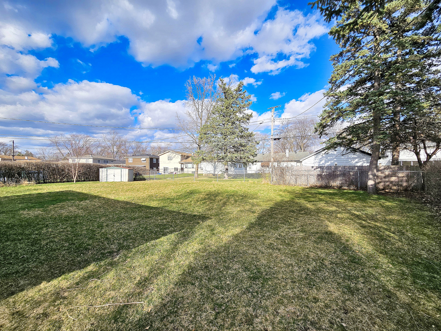 357 N PIONEER Drive, Addison, IL 60101